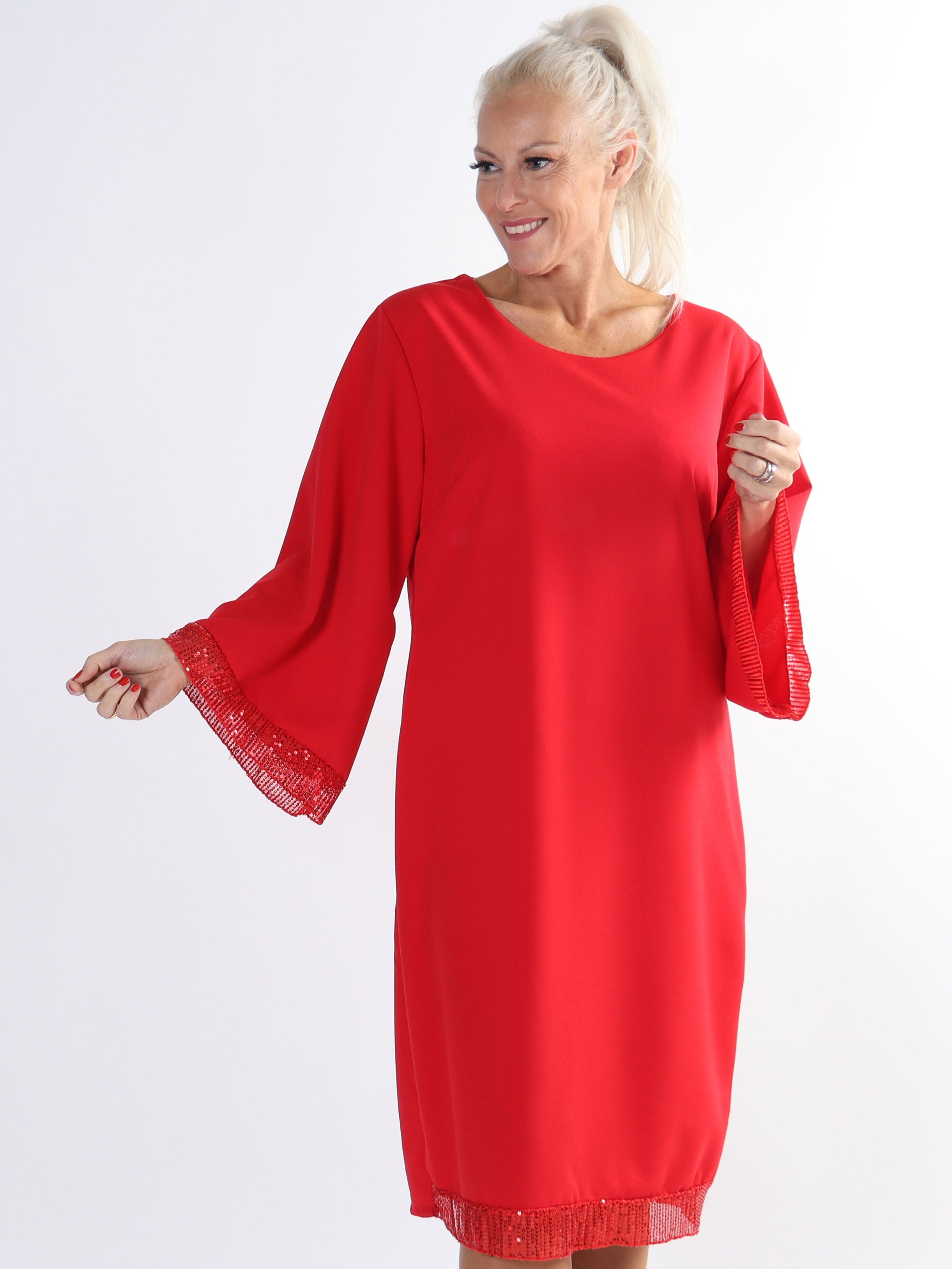 Lanza - Fin klänning i stora storlekar med paljettkanter